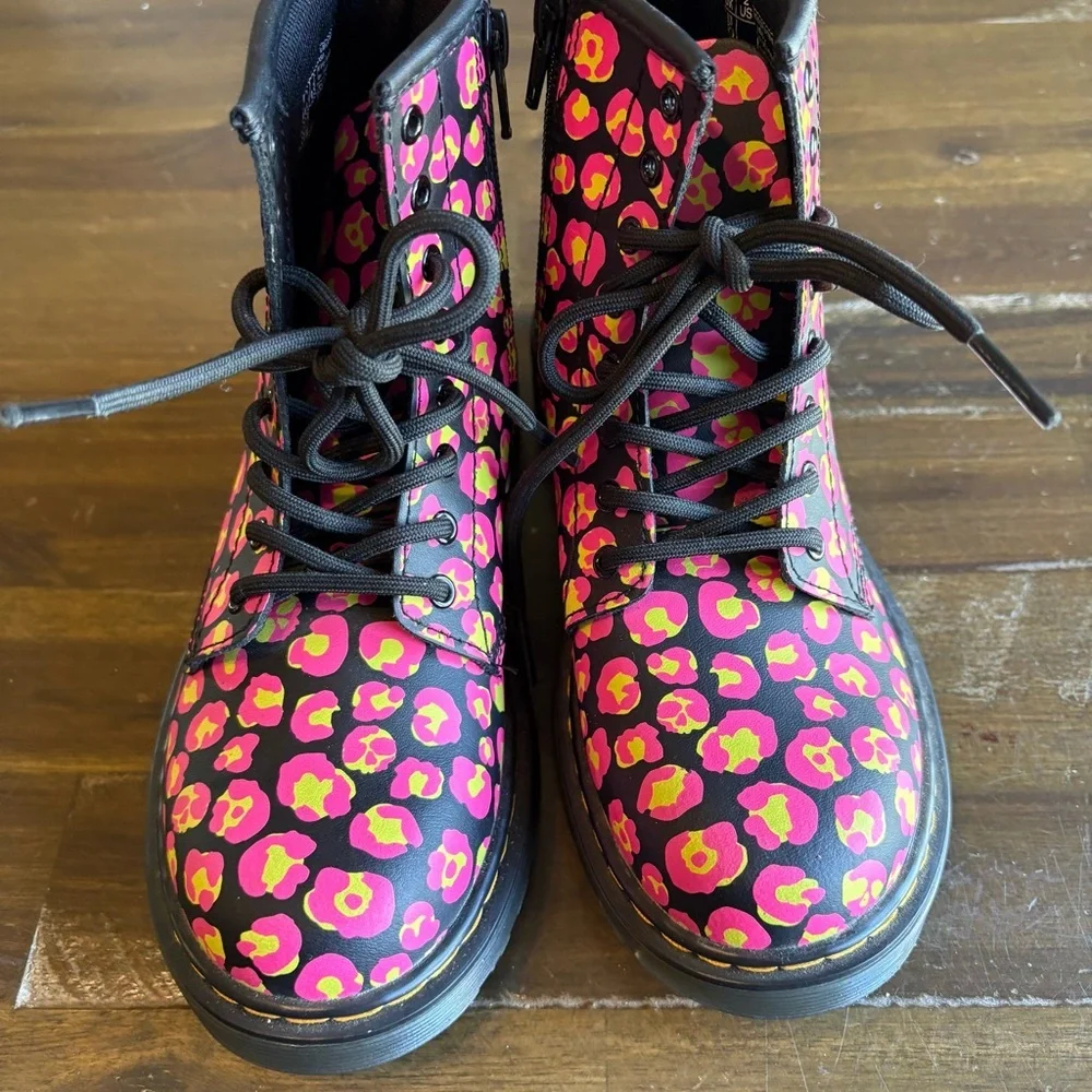 Dr. Martens Docs Hot Pink Animal Print Cheetah Leopard Combat Boots Lace Girls 2